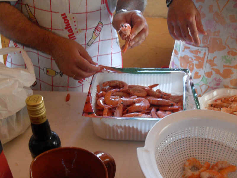 Receta de aguacates rellenos de langostinos y palitos de cangrejo