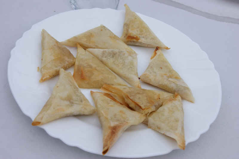 Receta de triángulos rellenos de queso Idiazábal con nueces y miel de la Alcarria