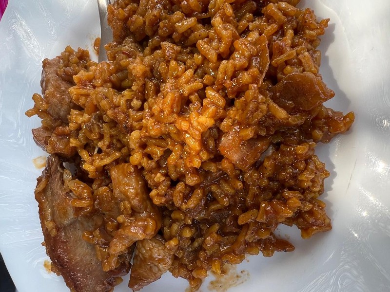 Arroz con chuletillas y secreto