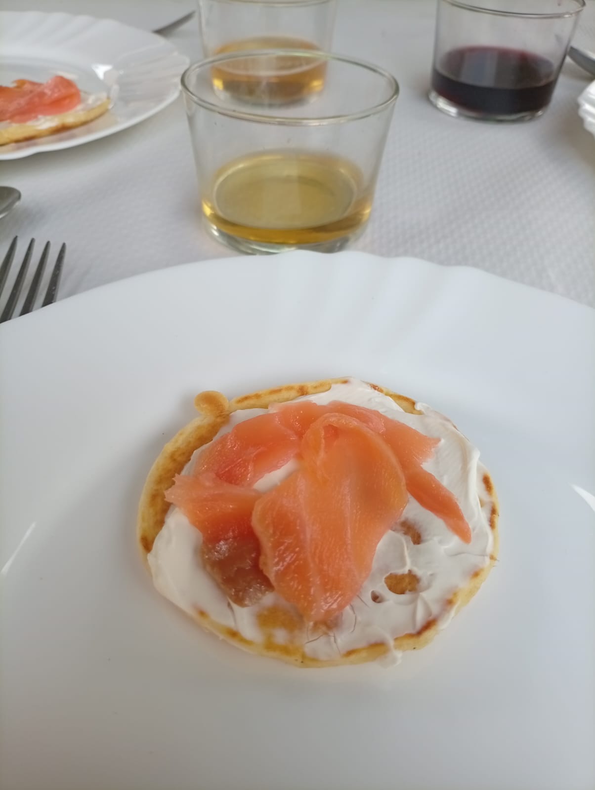 Receta de blinis de queso y salmón ahumado Receta de blinis de queso y salmón ahumado